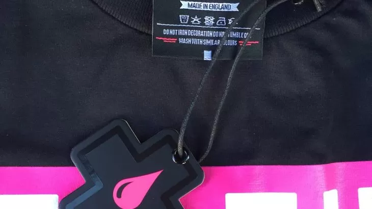 T-shirt with woven labels