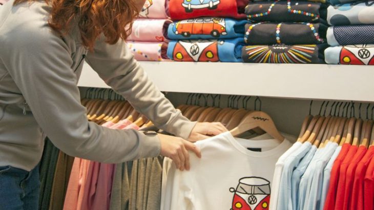 Picking T-shirt Fabric.