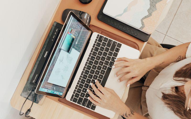 Using AI to create a design on a laptop.