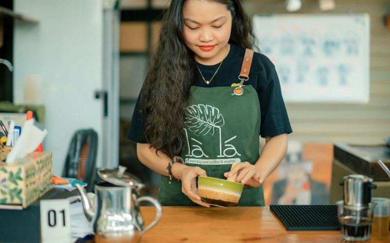 Cafe employee wearing an apron.